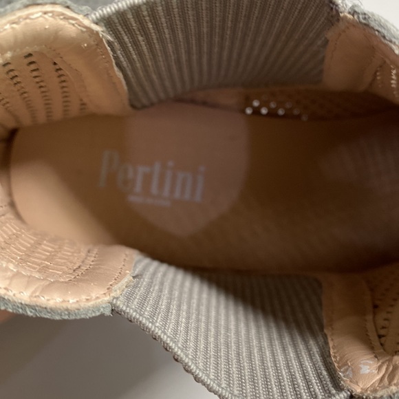 NWOT Pertini Perforated Genuine Suede Ankle Boots Flats Light Grey Size 8 - Picture 7 of 9